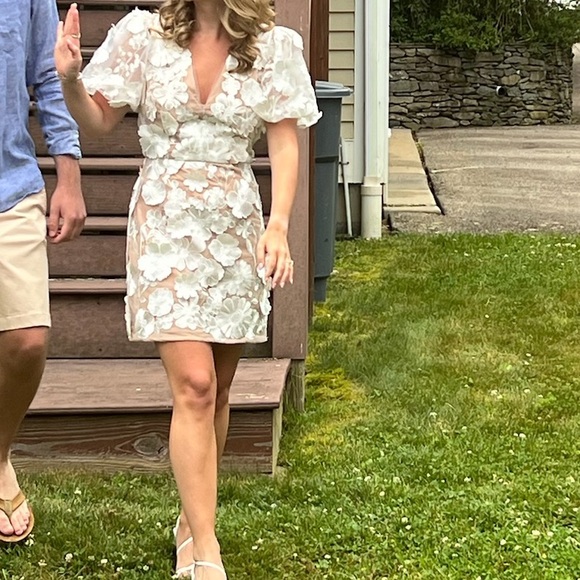 Elliatt Zayla Floral Lace Puff-Sleeve Mini Dress - Picture 5 of 5